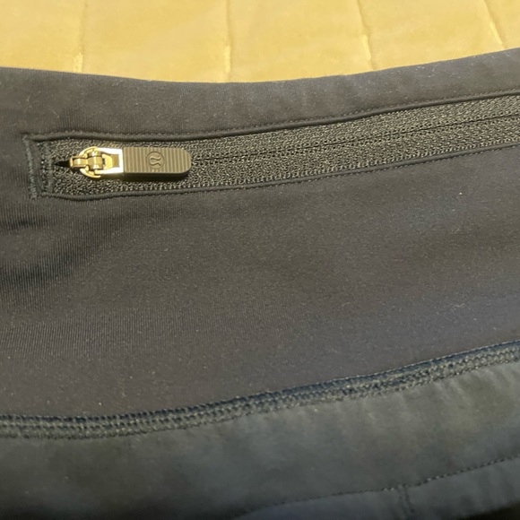 Lululemon speed up shorts size 6 EUC 4in inseam - Picture 3 of 5